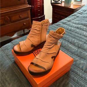 Miz Mooz Beige Open-Toe Slingback Platform Sandal